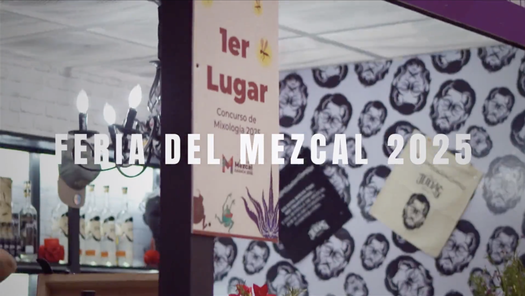 Imagen del primer lugar de preparados de mezcal en Oaxaca como ganador Gibran Arrez con Alma de Judas